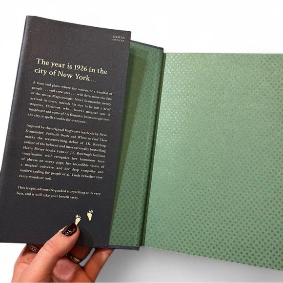 JK Rowling's Fantastic Beasts and Where to Find Them - The Original Screenplay - Picture 2 of 4